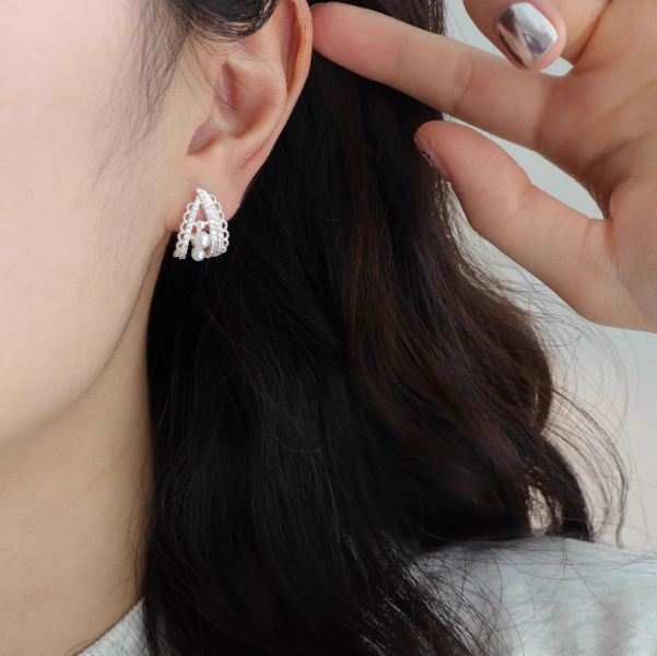 因缺斯汀【法式蕾丝】小众优雅气质珍珠耳环蚊香盘耳夹百搭轻奢